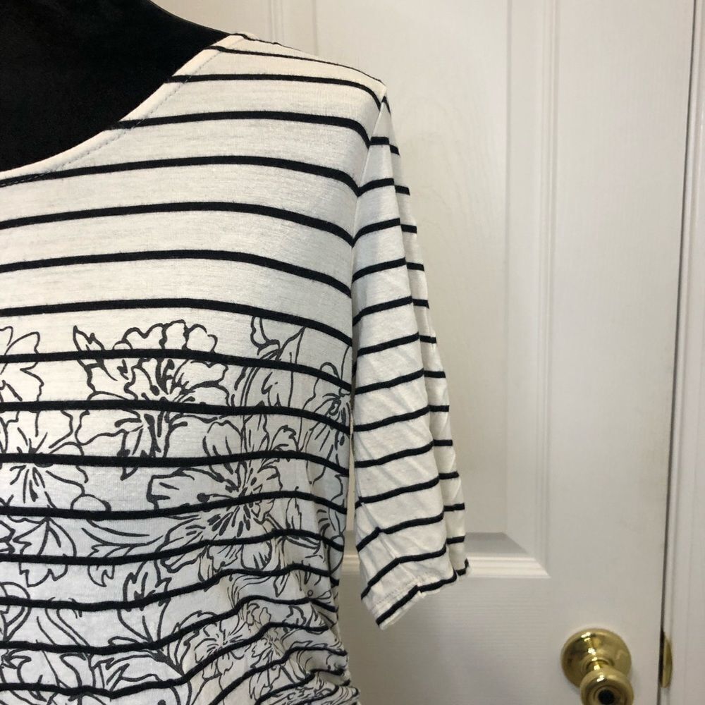 Jessica Simpson Maternity black and white striped floral top, size large - Picture 4 of 9